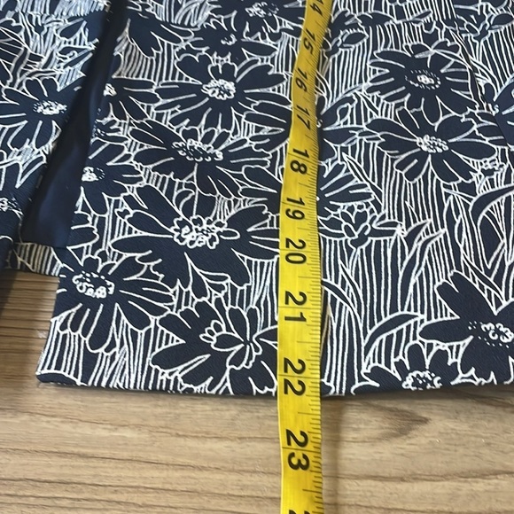 Banana Republic Factory Open Blazer Navy Floral print Bell Sleeves Size 4 Classy - Picture 11 of 12